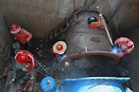 連夜搶修供水爆管！5輛送水車(chē)同時(shí)出動(dòng)！